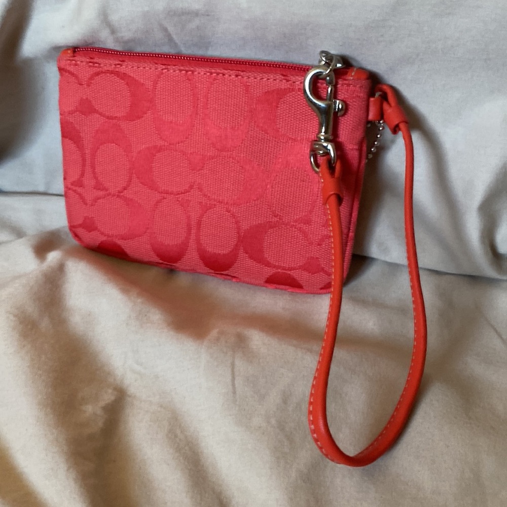 Coach Signature Red Jacquard Corner Zip Card Holder Wristlet - Picture 4 of 8